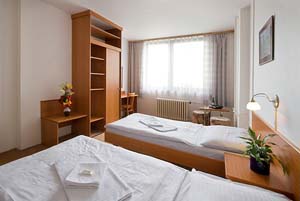 6 person standard apartment with city view, private facilities (shower), and breakfast